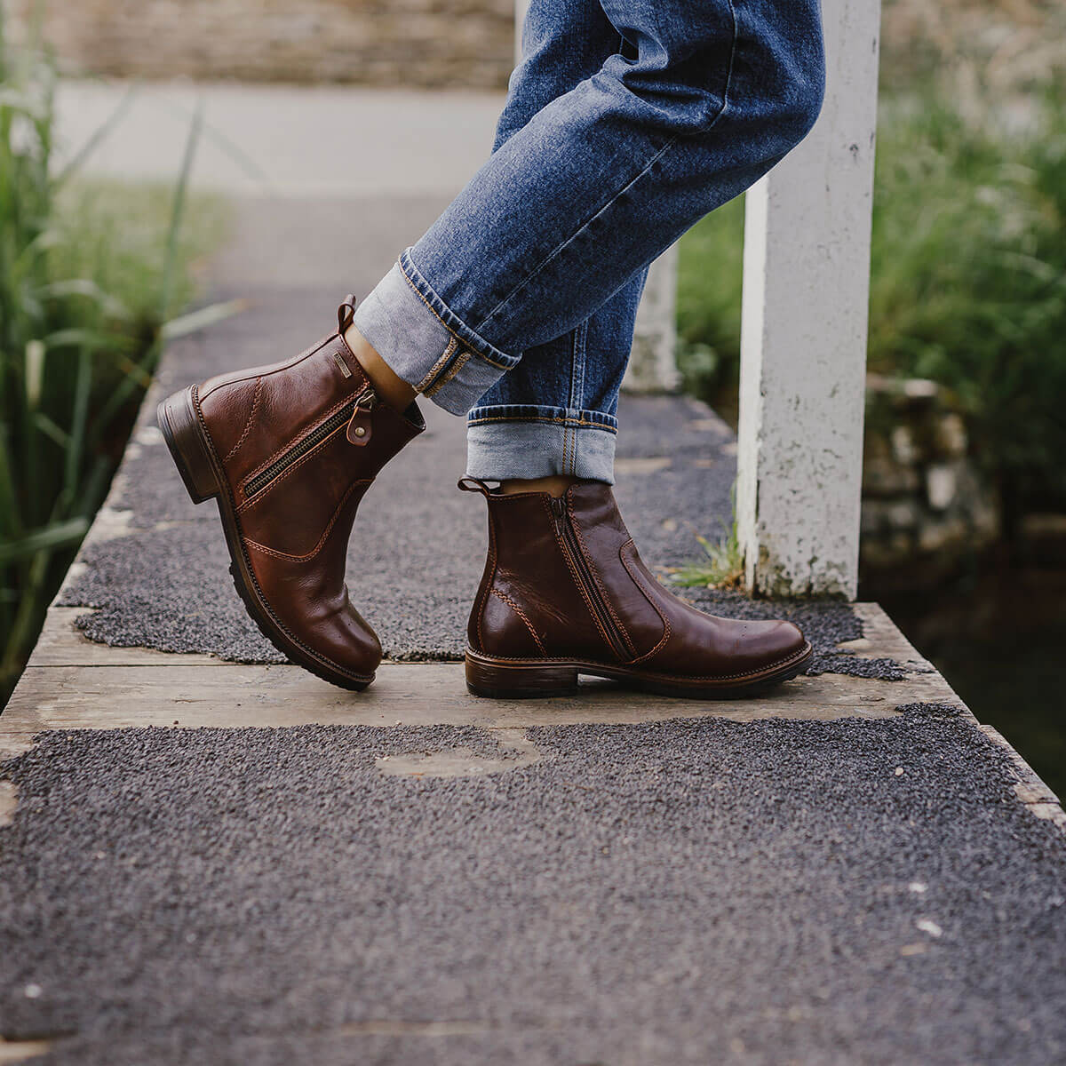 WOMEN'S FOOTWEAR